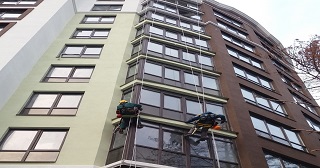 Установка крыши на балкон Надым цена от 1026 руб. м/2.