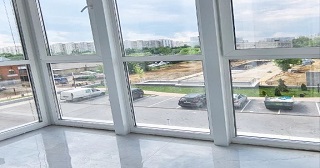 Панорамное остекление балкона Надым цена от 11 тыс. руб. м/п.